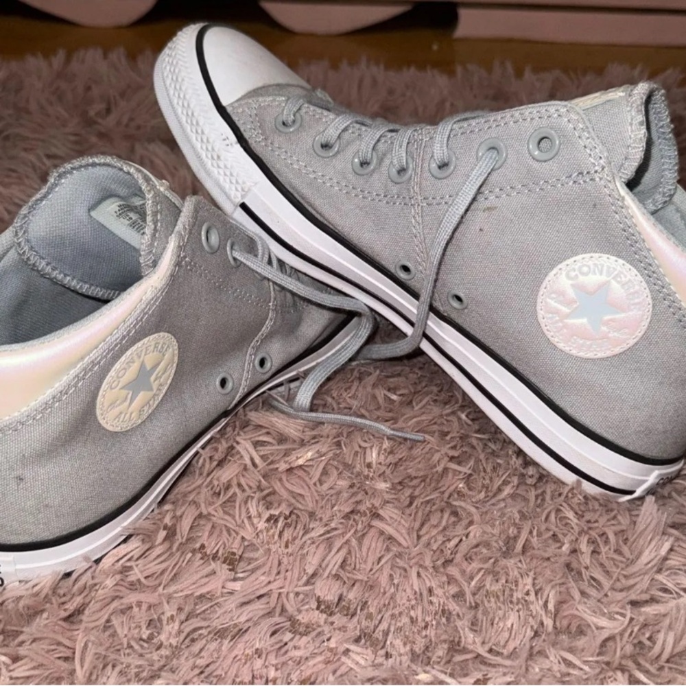 Converse unisex gray n pearlized accents Sneakers